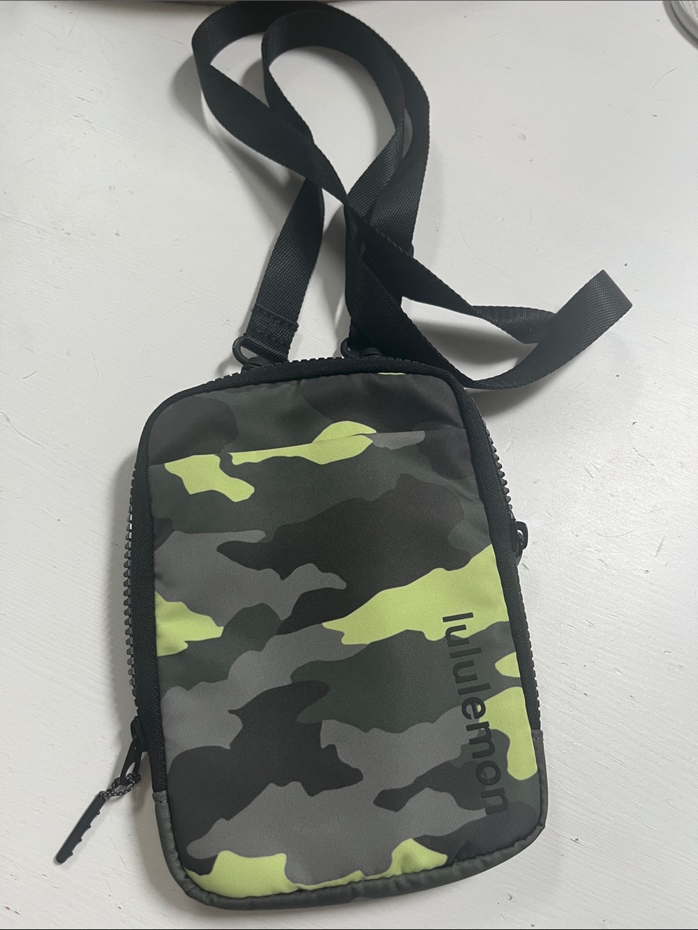 Lululemon easy access Crossbody